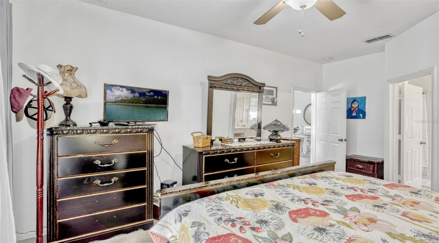 KISSIMMEE, Florida 34747, 4 Bedrooms Bedrooms, ,2 BathroomsBathrooms,Residential,For Sale,FAN PALM,MFRO6317015
