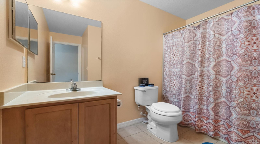 Upstairs bathroom 2