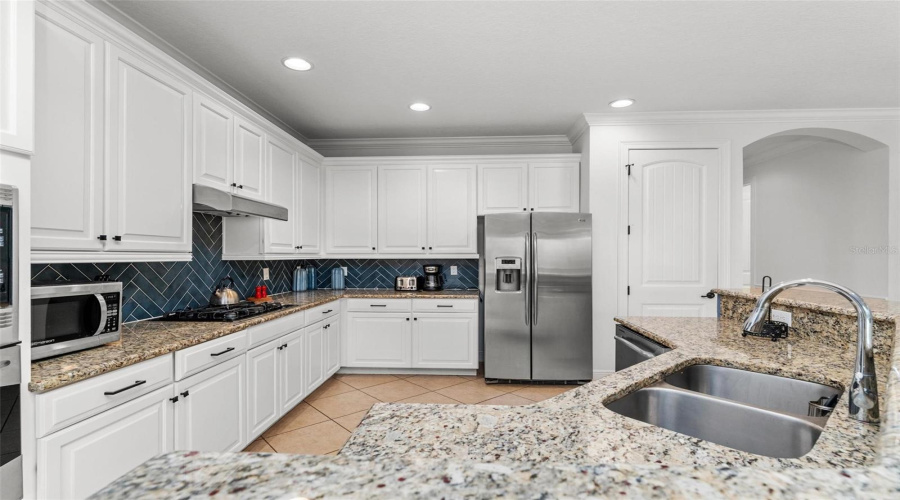 REUNION, Florida 34747, 5 Bedrooms Bedrooms, ,4 BathroomsBathrooms,Residential,For Sale,CASTLE PINES,0,MFRO6317053