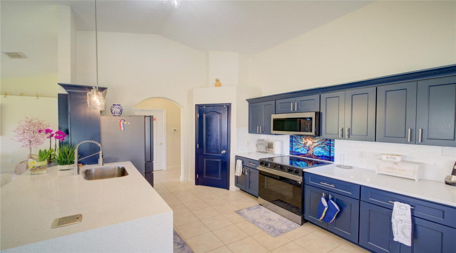DAVENPORT, Florida 33897, 3 Bedrooms Bedrooms, ,3 BathroomsBathrooms,Residential,For Sale,OLD BRIDGE,0,MFRO6317241