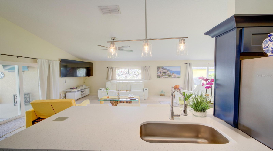 DAVENPORT, Florida 33897, 3 Bedrooms Bedrooms, ,3 BathroomsBathrooms,Residential,For Sale,OLD BRIDGE,0,MFRO6317241
