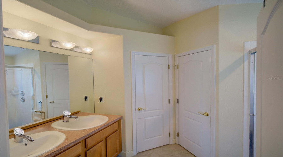 DAVENPORT, Florida 33897, 3 Bedrooms Bedrooms, ,3 BathroomsBathrooms,Residential,For Sale,OLD BRIDGE,0,MFRO6317241