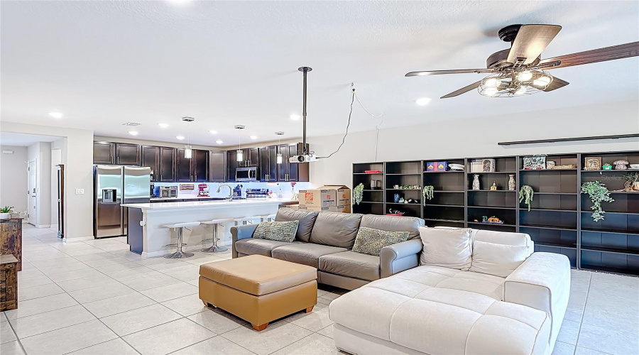 KISSIMMEE, Florida 34746, 3 Bedrooms Bedrooms, ,2 BathroomsBathrooms,Residential,For Sale,CORAL CASTLE,MFRS5128664