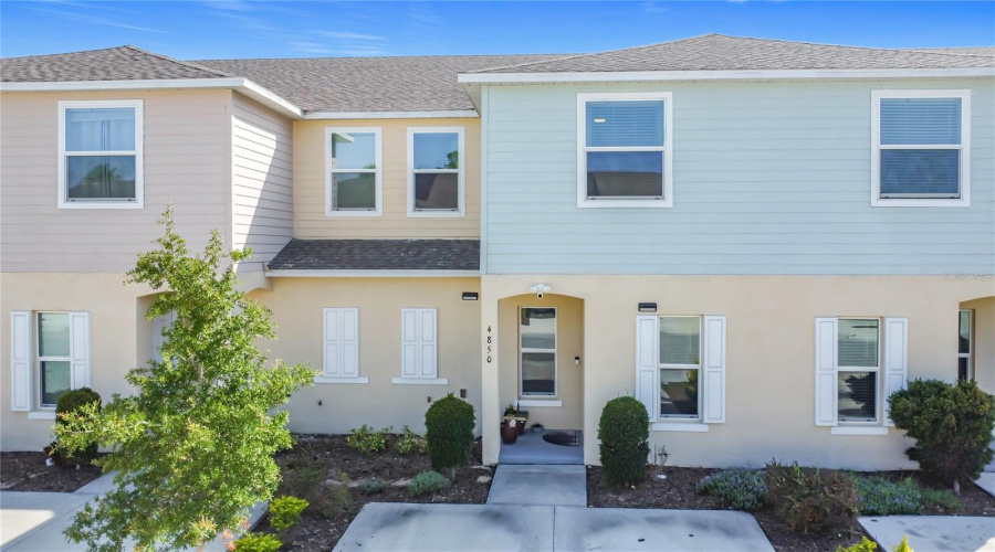 KISSIMMEE, Florida 34746, 3 Bedrooms Bedrooms, ,2 BathroomsBathrooms,Residential,For Sale,CORAL CASTLE,MFRS5128664