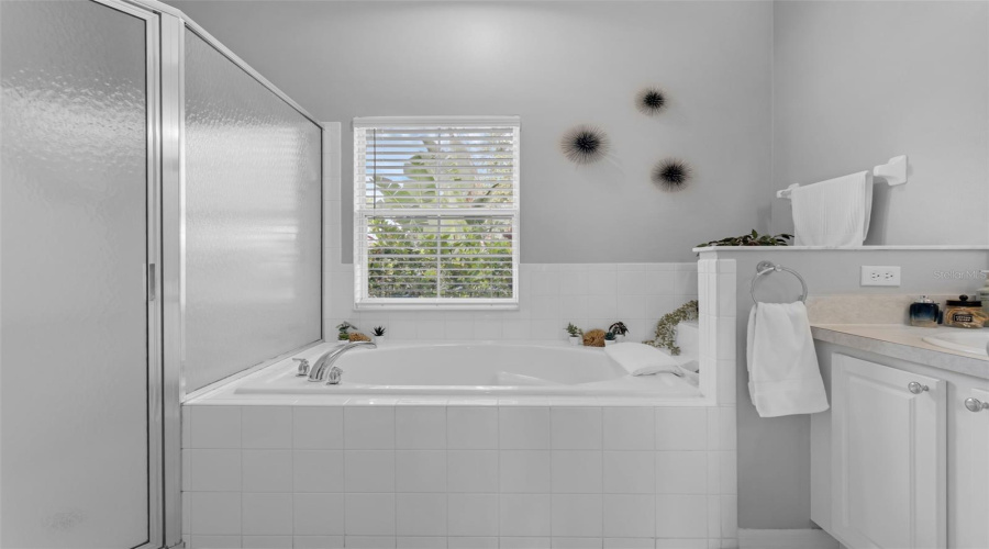 Garden Tub to soak and Relax
