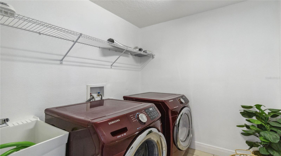 DAVENPORT, Florida 33837, 4 Bedrooms Bedrooms, ,2 BathroomsBathrooms,Residential,For Sale,HARRISWOOD,MFRO6317558