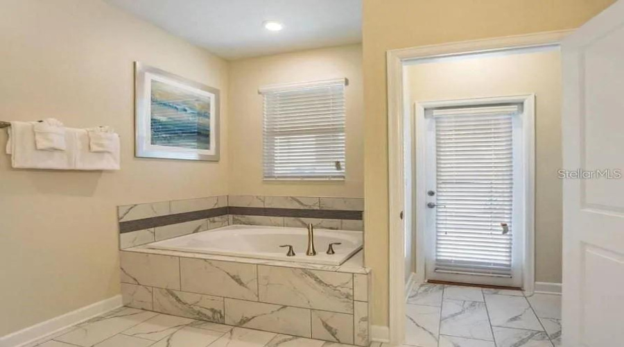 DAVENPORT, Florida 33896, 8 Bedrooms Bedrooms, ,5 BathroomsBathrooms,Residential,For Sale,PLUNKER,MFRO6308449