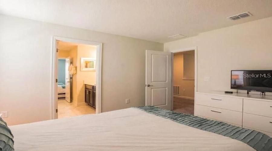 DAVENPORT, Florida 33896, 8 Bedrooms Bedrooms, ,5 BathroomsBathrooms,Residential,For Sale,PLUNKER,MFRO6308449