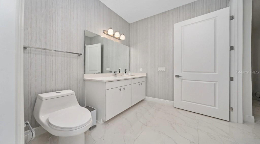 ORLANDO, Florida 32836, 5 Bedrooms Bedrooms, ,4 BathroomsBathrooms,Residential,For Sale,LUDINGTON,MFRO6315989