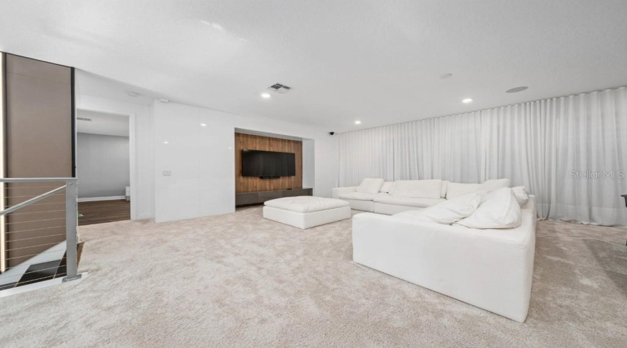 ORLANDO, Florida 32836, 5 Bedrooms Bedrooms, ,4 BathroomsBathrooms,Residential,For Sale,LUDINGTON,MFRO6315989
