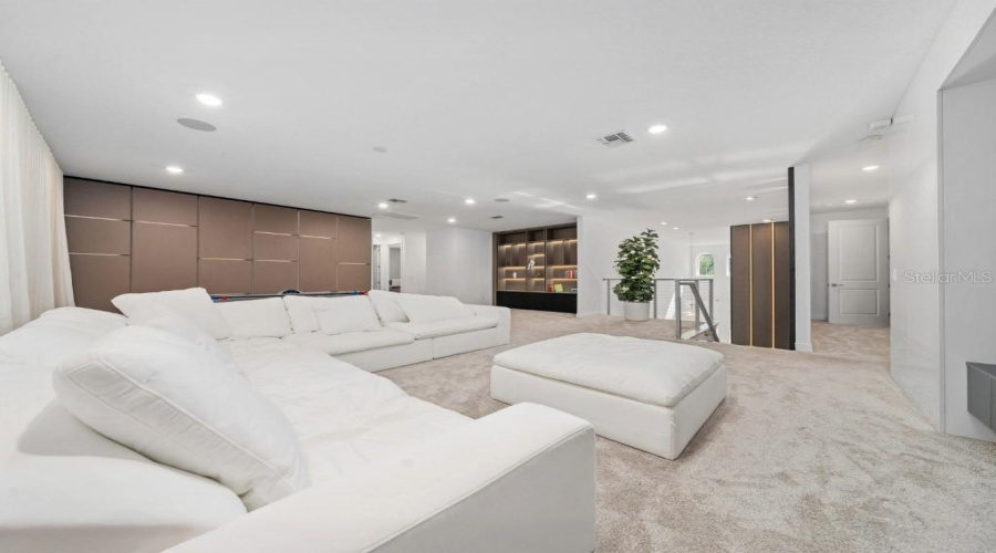 ORLANDO, Florida 32836, 5 Bedrooms Bedrooms, ,4 BathroomsBathrooms,Residential,For Sale,LUDINGTON,MFRO6315989