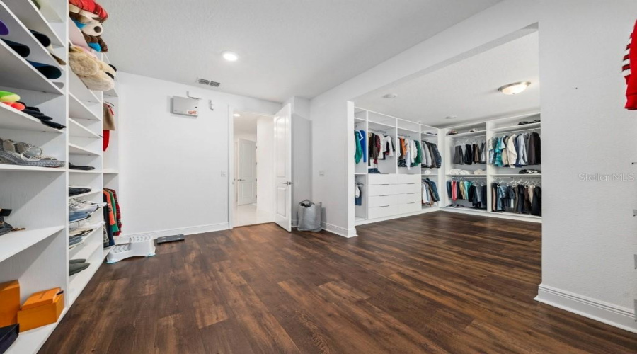 ORLANDO, Florida 32836, 5 Bedrooms Bedrooms, ,4 BathroomsBathrooms,Residential,For Sale,LUDINGTON,MFRO6315989