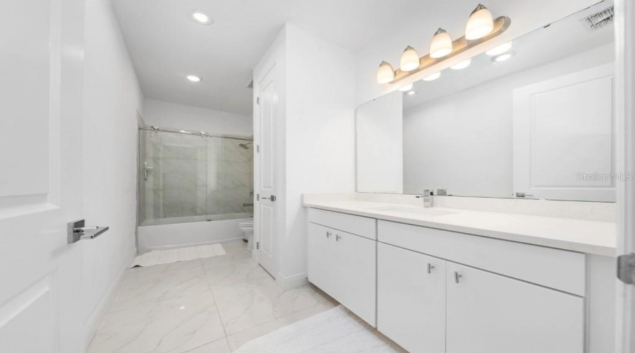 ORLANDO, Florida 32836, 5 Bedrooms Bedrooms, ,4 BathroomsBathrooms,Residential,For Sale,LUDINGTON,MFRO6315989