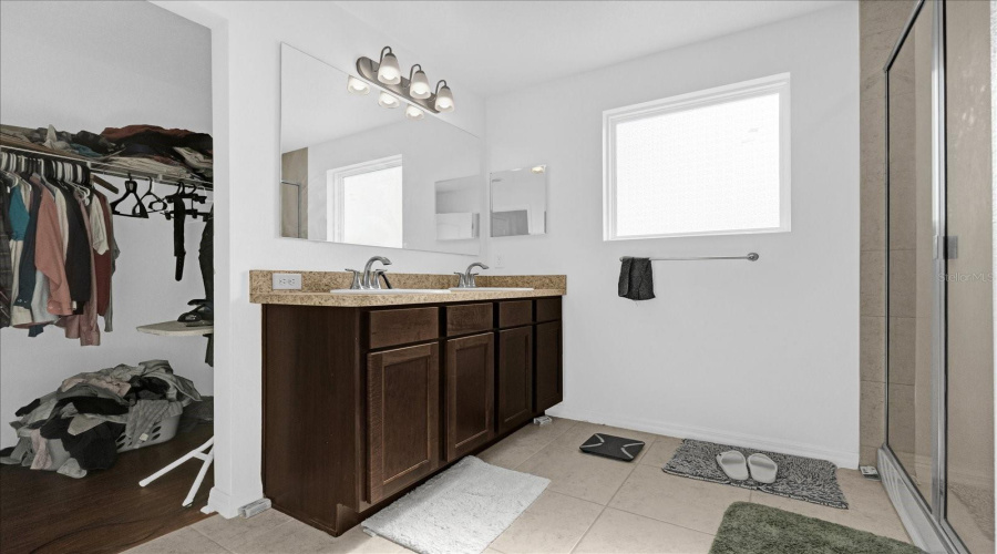 KISSIMMEE, Florida 34746, 4 Bedrooms Bedrooms, ,2 BathroomsBathrooms,Residential,For Sale,DESERT ROSE,MFRO6316977