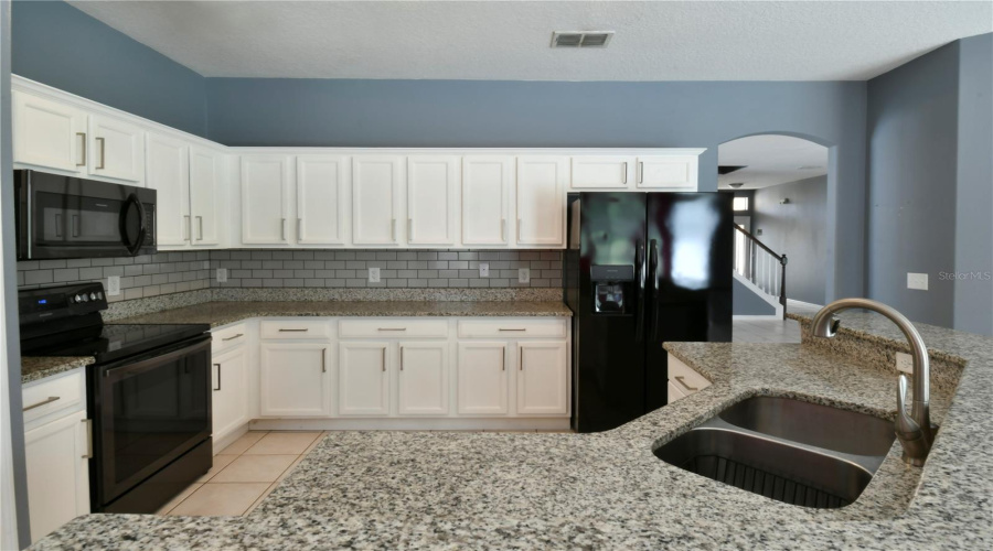 DAVENPORT, Florida 33897, 5 Bedrooms Bedrooms, ,3 BathroomsBathrooms,Residential,For Sale,CORVINA,0,MFRO6316601