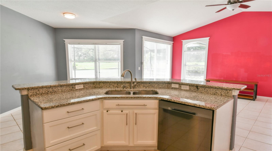 DAVENPORT, Florida 33897, 5 Bedrooms Bedrooms, ,3 BathroomsBathrooms,Residential,For Sale,CORVINA,0,MFRO6316601