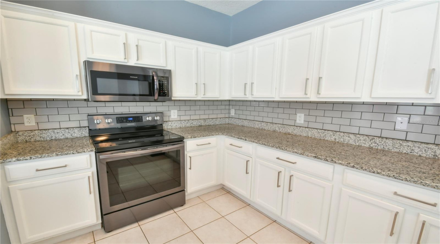 DAVENPORT, Florida 33897, 5 Bedrooms Bedrooms, ,3 BathroomsBathrooms,Residential,For Sale,CORVINA,0,MFRO6316601