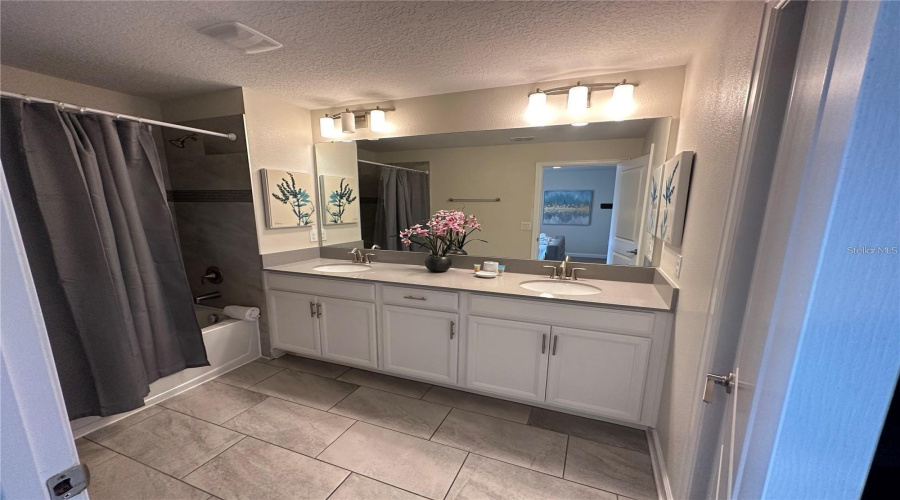 DAVENPORT, Florida 33896, 5 Bedrooms Bedrooms, ,4 BathroomsBathrooms,Residential,For Sale,STINGER,MFRO6317685