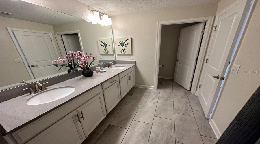 DAVENPORT, Florida 33896, 5 Bedrooms Bedrooms, ,4 BathroomsBathrooms,Residential,For Sale,STINGER,MFRO6317685