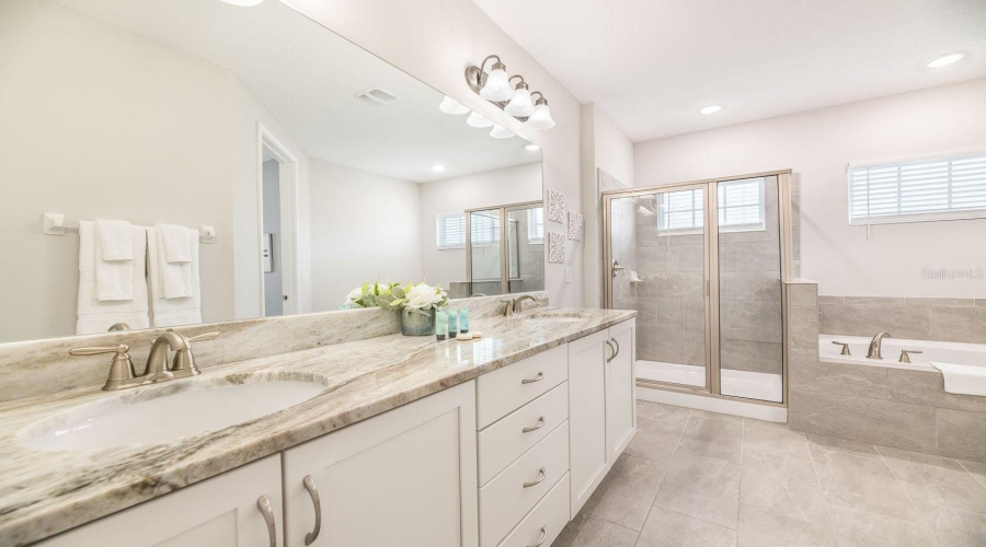 KISSIMMEE, Florida 34747, 6 Bedrooms Bedrooms, ,5 BathroomsBathrooms,Residential,For Sale,SOUTHFIELD,MFRO6318145