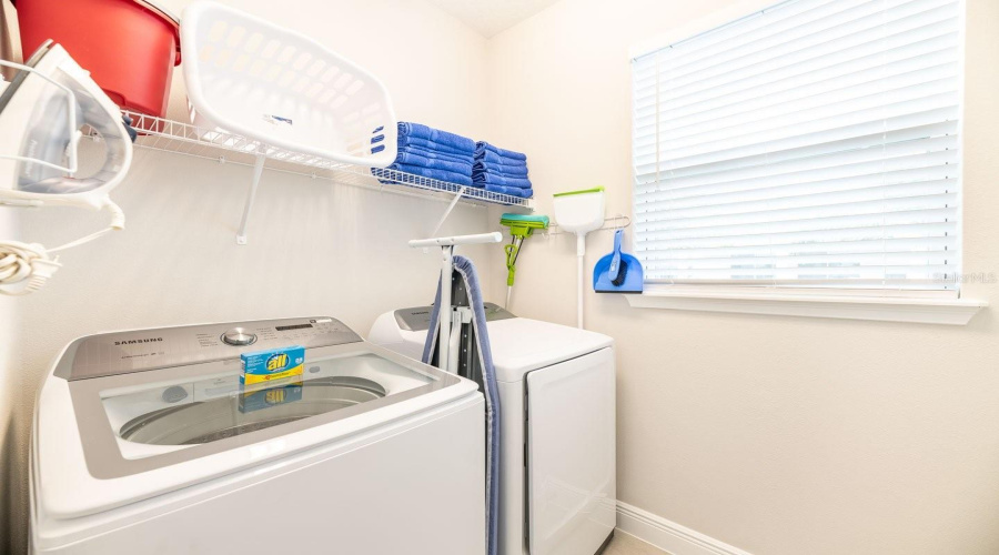 KISSIMMEE, Florida 34747, 6 Bedrooms Bedrooms, ,5 BathroomsBathrooms,Residential,For Sale,SOUTHFIELD,MFRO6318145