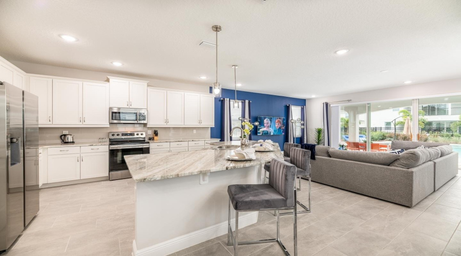 KISSIMMEE, Florida 34747, 6 Bedrooms Bedrooms, ,5 BathroomsBathrooms,Residential,For Sale,SOUTHFIELD,MFRO6318145