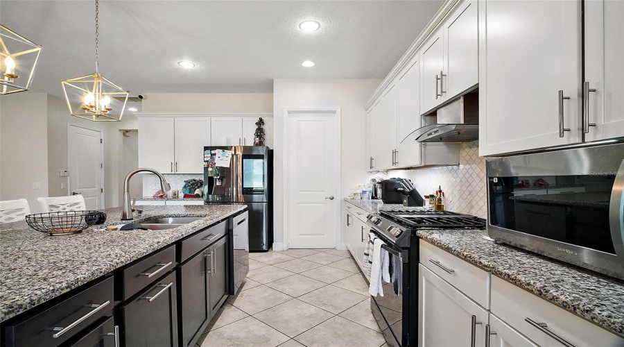 DAVENPORT, Florida 33897, 5 Bedrooms Bedrooms, ,2 BathroomsBathrooms,Residential,For Sale,CARMELA,MFRG5098243