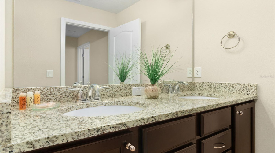 KISSIMMEE, Florida 34747, 7 Bedrooms Bedrooms, ,5 BathroomsBathrooms,Residential,For Sale,RHODES,0,MFRO6317955