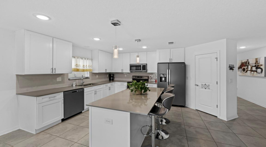 KISSIMMEE, Florida 34746, 4 Bedrooms Bedrooms, ,2 BathroomsBathrooms,Residential,For Sale,FINCH,MFRS5128908