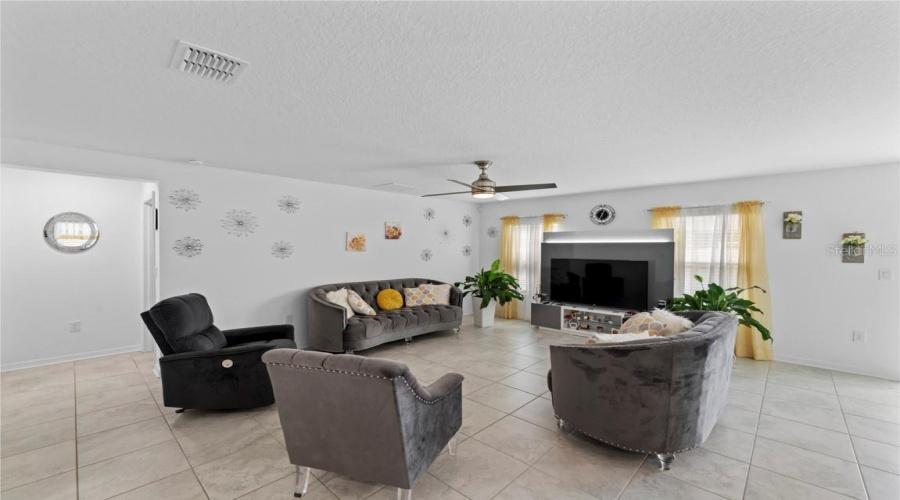 KISSIMMEE, Florida 34746, 4 Bedrooms Bedrooms, ,2 BathroomsBathrooms,Residential,For Sale,FINCH,MFRS5128908
