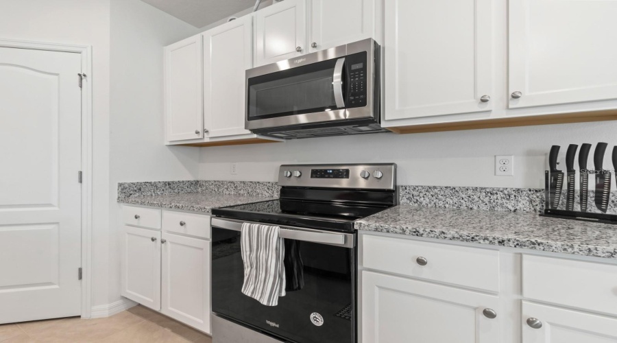 KISSIMMEE, Florida 34747, 5 Bedrooms Bedrooms, ,3 BathroomsBathrooms,Residential,For Sale,WHITE LILLY,MFRO6317938