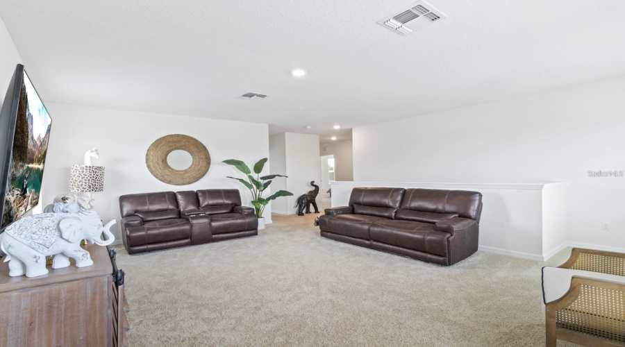 KISSIMMEE, Florida 34747, 5 Bedrooms Bedrooms, ,3 BathroomsBathrooms,Residential,For Sale,WHITE LILLY,MFRO6317938