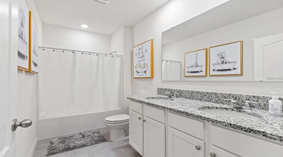 KISSIMMEE, Florida 34747, 5 Bedrooms Bedrooms, ,3 BathroomsBathrooms,Residential,For Sale,WHITE LILLY,MFRO6317938