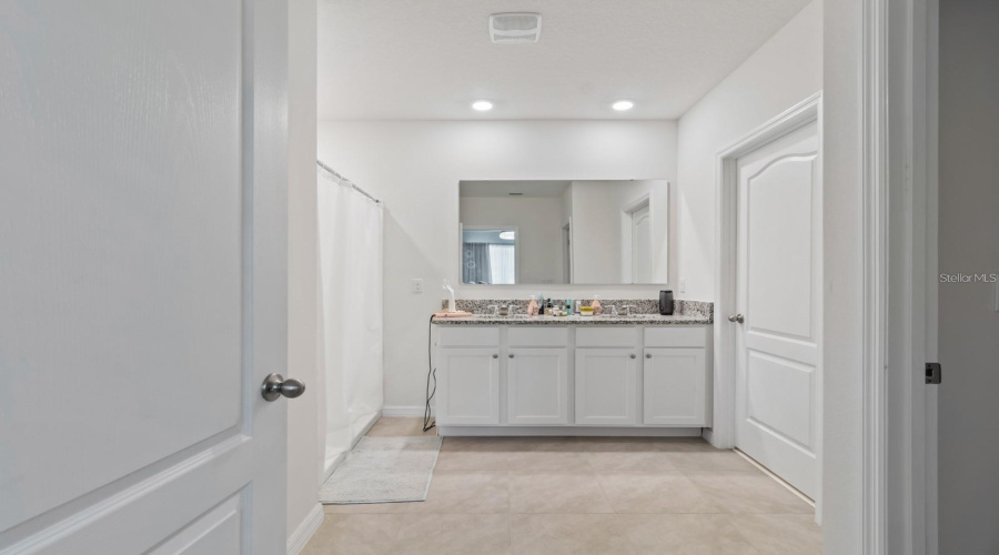 KISSIMMEE, Florida 34747, 5 Bedrooms Bedrooms, ,3 BathroomsBathrooms,Residential,For Sale,WHITE LILLY,MFRO6317938