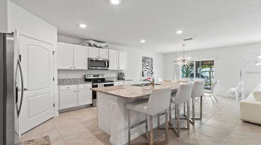 KISSIMMEE, Florida 34747, 5 Bedrooms Bedrooms, ,3 BathroomsBathrooms,Residential,For Sale,WHITE LILLY,MFRO6317938