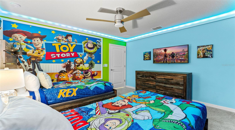 DAVENPORT, Florida 33897, 8 Bedrooms Bedrooms, ,6 BathroomsBathrooms,Residential,For Sale,LELANI,0,MFRS5128947