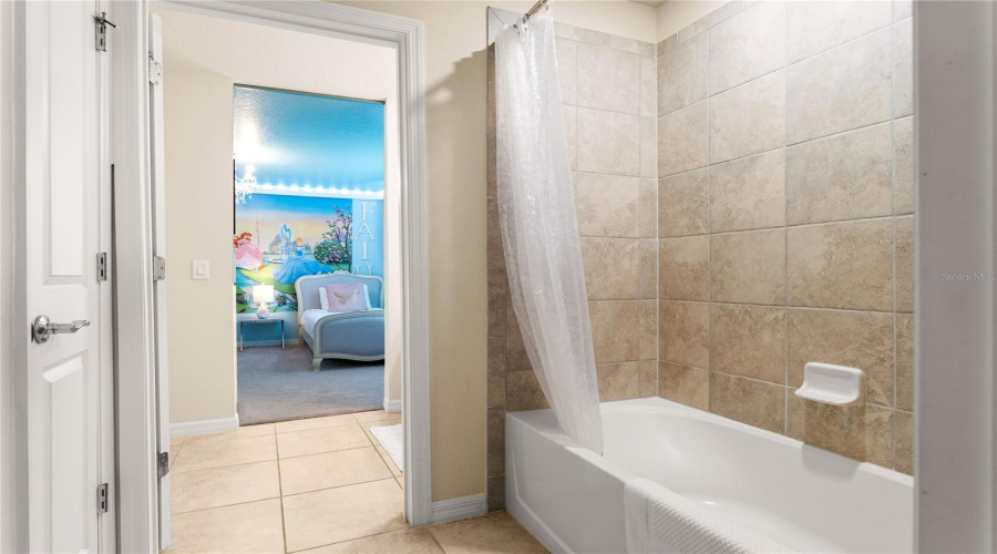 DAVENPORT, Florida 33897, 8 Bedrooms Bedrooms, ,6 BathroomsBathrooms,Residential,For Sale,LELANI,0,MFRS5128947