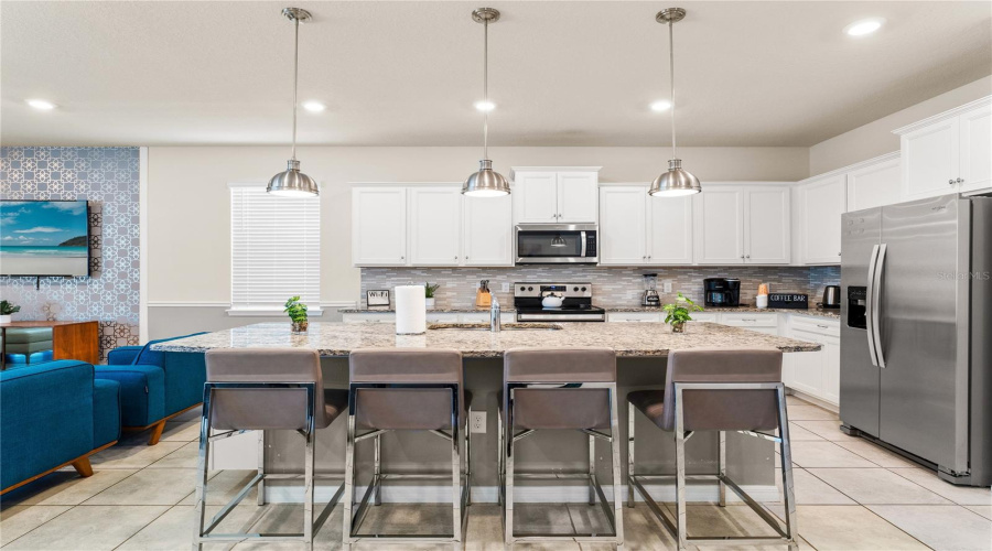 DAVENPORT, Florida 33897, 8 Bedrooms Bedrooms, ,6 BathroomsBathrooms,Residential,For Sale,LELANI,0,MFRS5128947