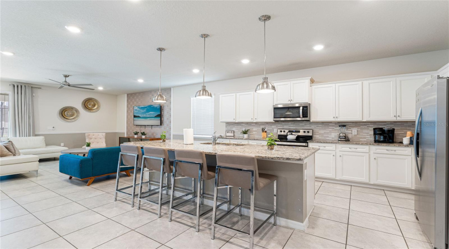 DAVENPORT, Florida 33897, 8 Bedrooms Bedrooms, ,6 BathroomsBathrooms,Residential,For Sale,LELANI,0,MFRS5128947