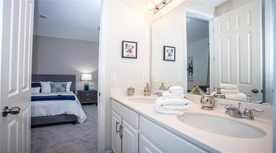 KISSIMMEE, Florida 34747, 9 Bedrooms Bedrooms, ,6 BathroomsBathrooms,Residential,For Sale,SUNSHINE RIDGE LOOP,MFRO6318236
