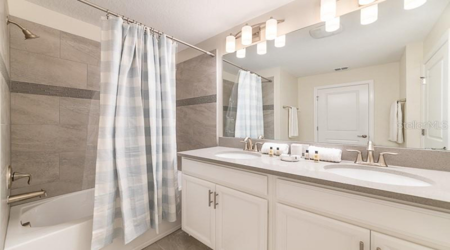 KISSIMMEE, Florida 34746, 4 Bedrooms Bedrooms, ,3 BathroomsBathrooms,Residential,For Sale,WINDERMERE,MFRO6318289