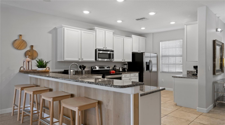 DAVENPORT, Florida 33896, 5 Bedrooms Bedrooms, ,4 BathroomsBathrooms,Residential,For Sale,SHADOW MOUNTAIN,0,MFRO6318072