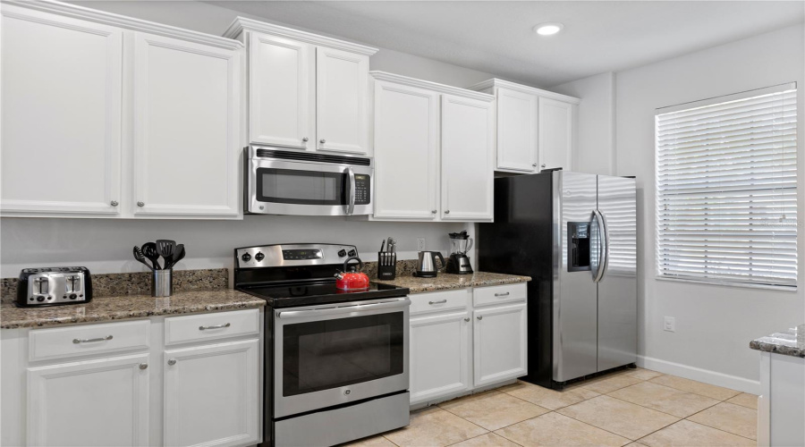 DAVENPORT, Florida 33896, 5 Bedrooms Bedrooms, ,4 BathroomsBathrooms,Residential,For Sale,SHADOW MOUNTAIN,0,MFRO6318072