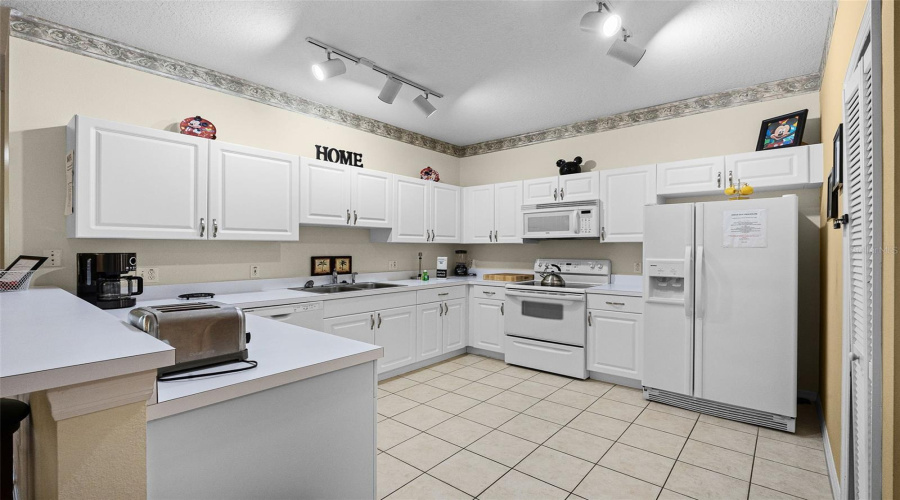 KISSIMMEE, Florida 34747, 3 Bedrooms Bedrooms, ,2 BathroomsBathrooms,Residential,For Sale,SUN LAKE,MFRS5129032