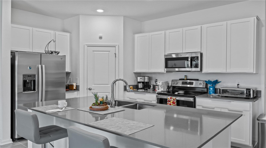 DAVENPORT, Florida 33837, 3 Bedrooms Bedrooms, ,2 BathroomsBathrooms,Residential,For Sale,DARING,0,MFRO6318516