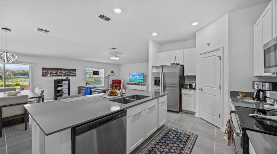 DAVENPORT, Florida 33837, 3 Bedrooms Bedrooms, ,2 BathroomsBathrooms,Residential,For Sale,DARING,0,MFRO6318516