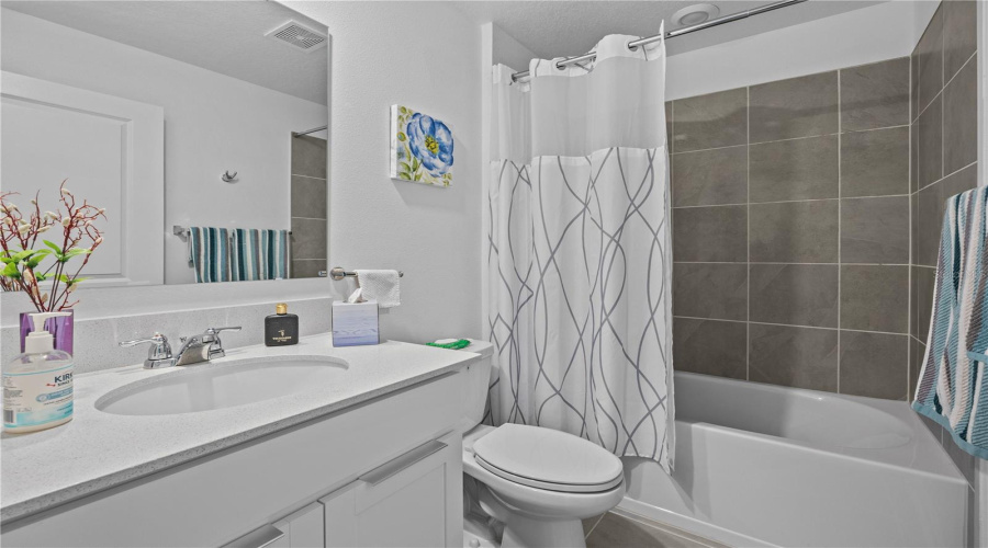 DAVENPORT, Florida 33837, 3 Bedrooms Bedrooms, ,2 BathroomsBathrooms,Residential,For Sale,DARING,0,MFRO6318516
