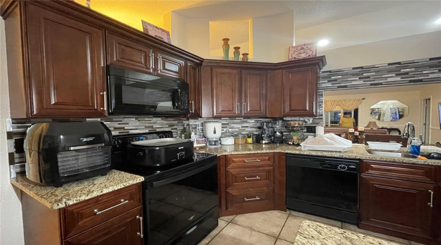 DAVENPORT, Florida 33837, 3 Bedrooms Bedrooms, ,2 BathroomsBathrooms,Residential,For Sale,MERRIMACK,MFRP4935201