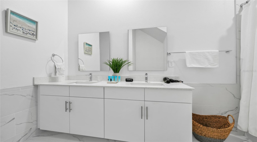 DAVENPORT, Florida 33896, 5 Bedrooms Bedrooms, ,4 BathroomsBathrooms,Residential,For Sale,FAMAGUSTA,0,MFRO6318661