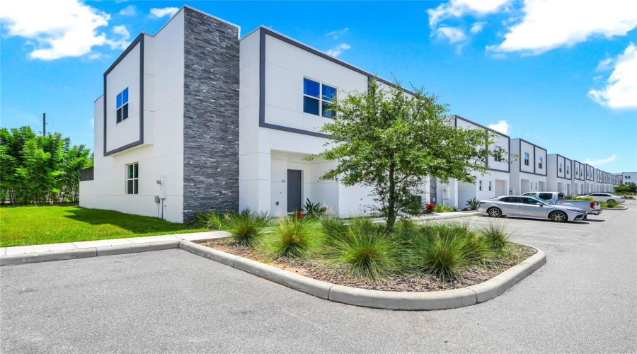 DAVENPORT, Florida 33896, 5 Bedrooms Bedrooms, ,4 BathroomsBathrooms,Residential,For Sale,FAMAGUSTA,0,MFRO6318661